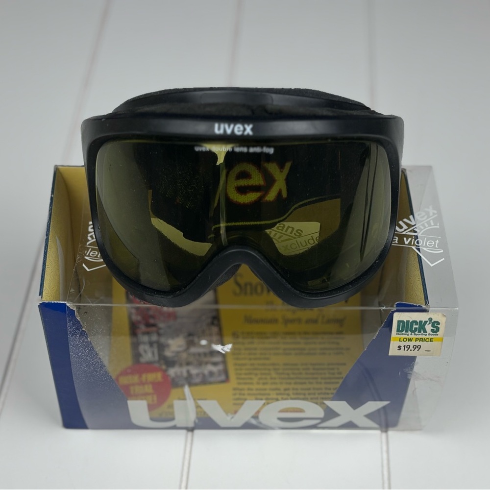 NWT Vintage Uvex Black Ski Goggles